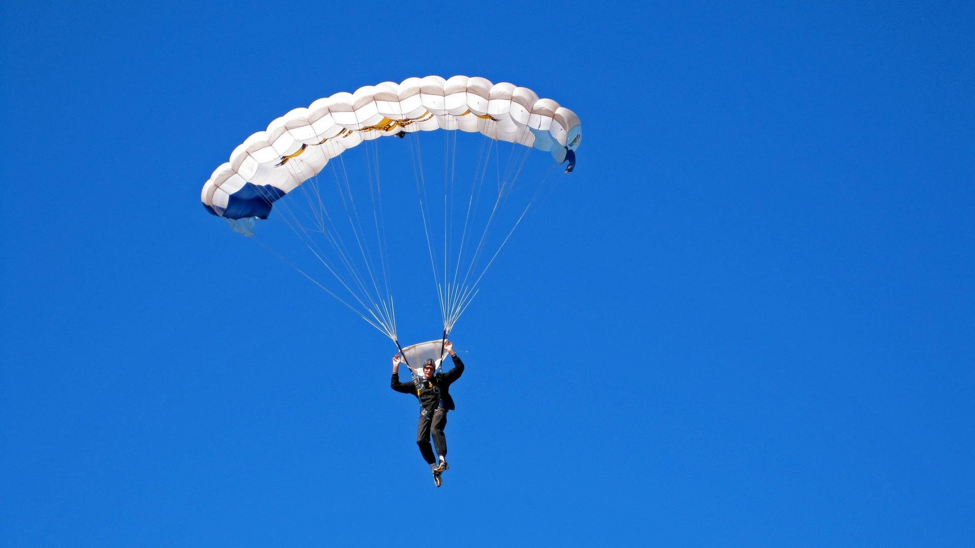 世界杯：第二轮西班牙与德国握手言和 小组出线悬念保留至末轮